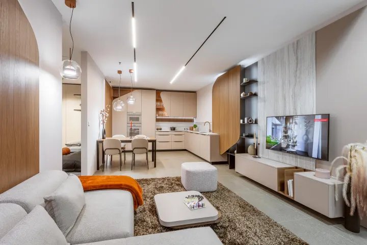 Obývací pokoj s navazující kuchyní Balm Almond Beige v pískových odstínech